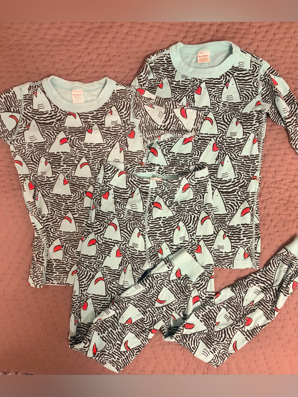 Hanna Andersson shark pajama set US 10 / 140 cm